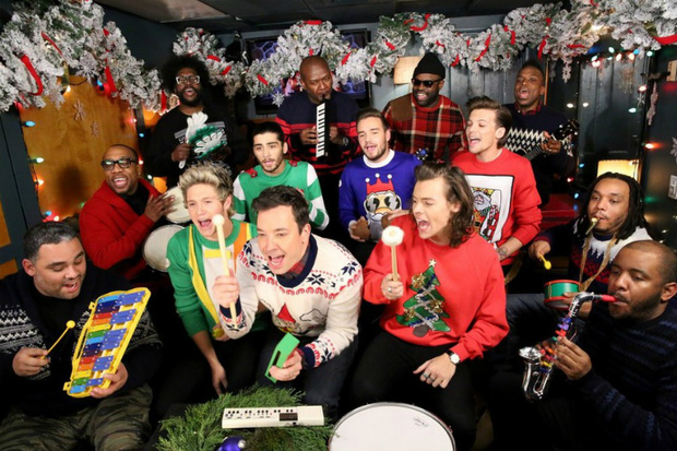 Фото №1 - One Direction спели Santa Claus is Coming to Town