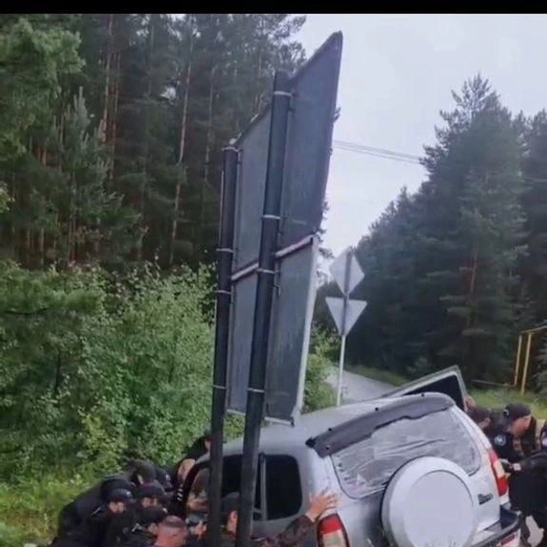 На горячую линию часто звонят водители. Активисты собираются, едут вытаскивать | Источник: «Русская община»