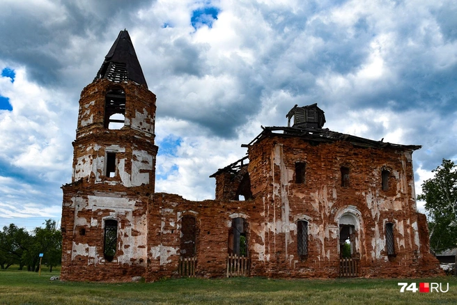 Церковь 1860 года. Когда ее строили, на Руси еще крепостное право не отменили | Источник: Артем Краснов