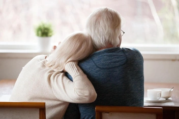 «Невестку раздражает наша с мужем активная жизнь. Как наладить с ней отношения?»