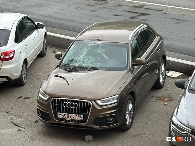 Из всех машин больше всего пострадала Audi | Источник: читатель E1.RU