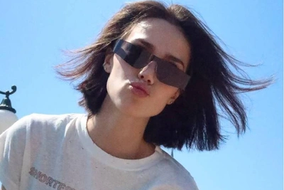 Алина Загитова показала фото с молодым человеком в Диснейленде