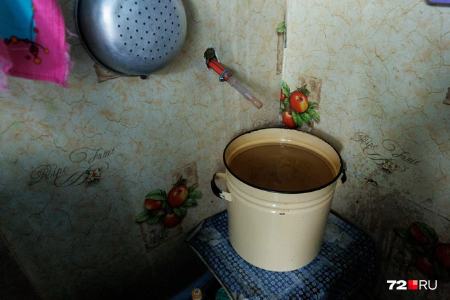Вот так выглядит источник воды в доме Нины Ивлевой | Источник: Ирина Шарова / 72.RU