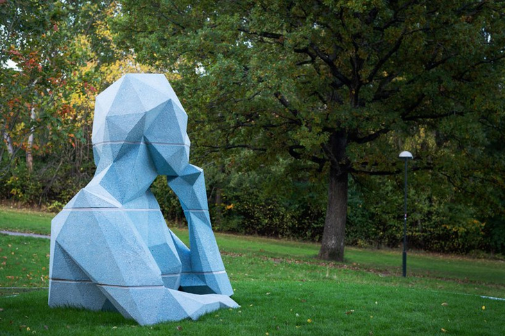 Гигантские скульптуры в парках Стокгольма