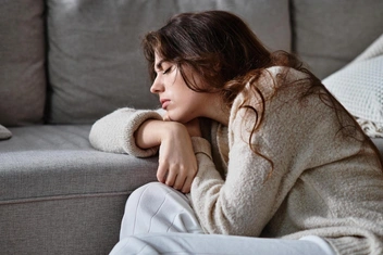 «Мать ушла из семьи, вышла замуж и родила другую дочку. Сейчас она говорит, что всегда любила меня, но я не верю…»