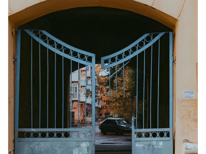 Следы вандализма здесь встречаются часто. | Источник: Юлия Воропаева