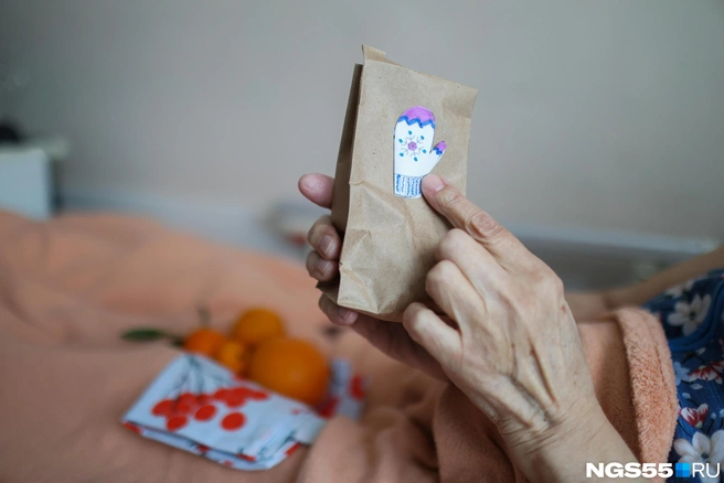 На каждом пакетике была индивидуальная открытка  | Источник: Евгений Софийчук / NGS55.RU