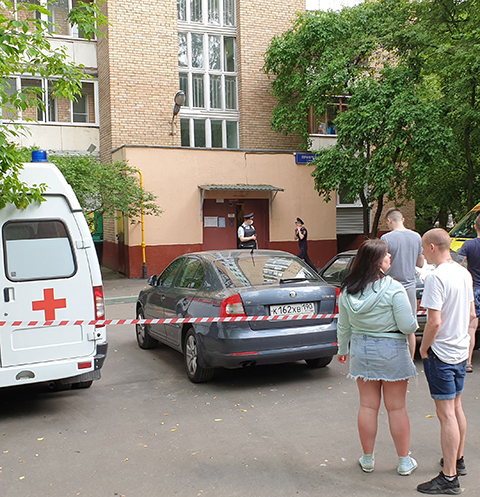 Жертвы пытались спрятаться в ванной: картина страшной бойни в московской квартире