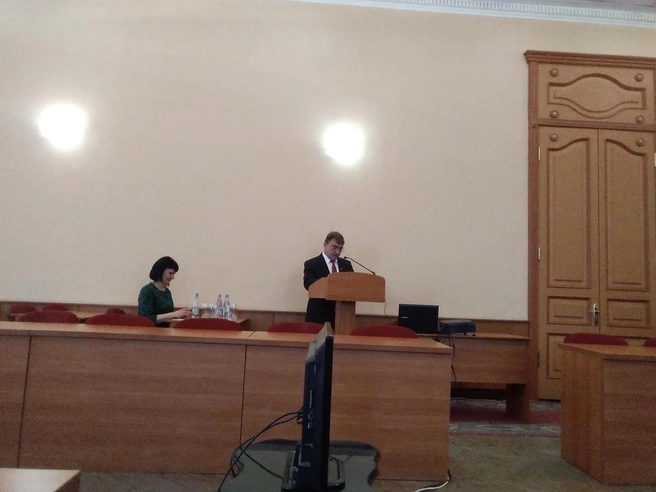 Артуру Пущину пришлось по просьбе комиссии рассказывать о трудностях своей компании | Источник: Анна Лебедева