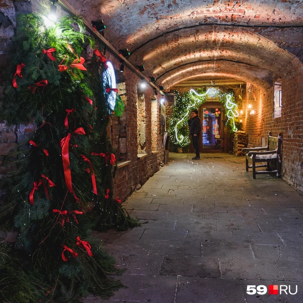 Старокирпичный переулок украшают к Новому году ежегодно | Источник: Тимофей Калмаков / 59.RU
