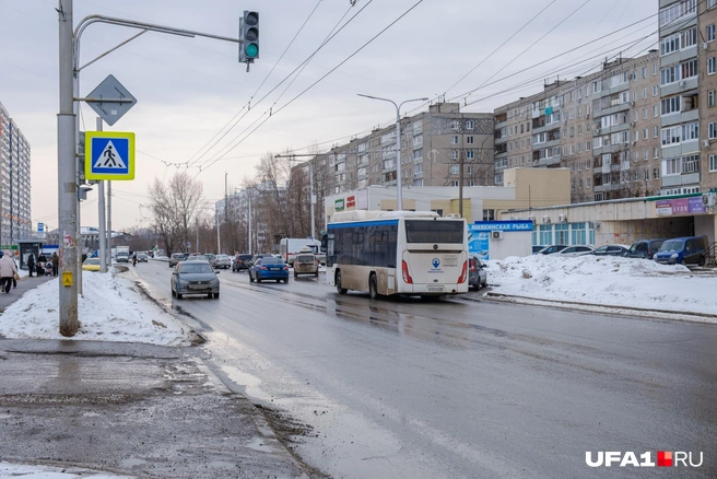 Автобусы иногда заезжают, хотя на онлайн картах они здесь не ходят | Источник: Булат Салихов / UFA1.RU