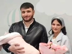 Врачи спасли экстремально маленькую новорожденную — «торопыжка» весила 495 граммов