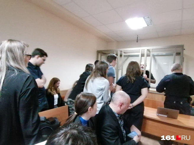 Заседание началось в седьмом часу | Источник: Сабина Бондарь / 161.RU
