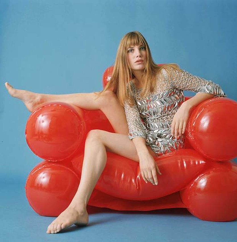 Воздушное создание: надувные матрасы, аксессуары и мебель (фото 0)