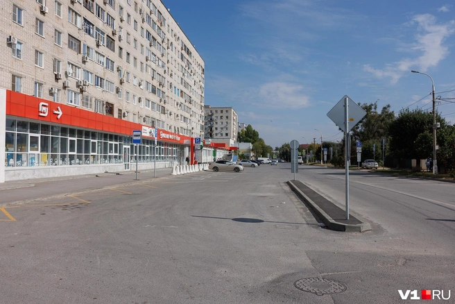 Заехал за хлебом — пополни бюджет города платой за парковку | Источник: Алексей Волхонский / V1.RU