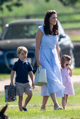 Фото №4 - Семейный выходной: принцесса Шарлотта, принц Джордж, Кейт и Уильям на игре в поло