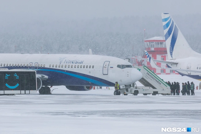 Boeing-737 должен был лететь в Москву, но вернулся | Источник: Артем Ленц