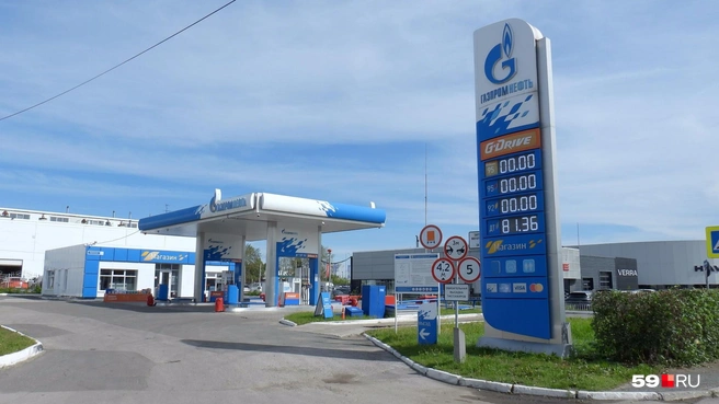 «Газпромнефть» напротив автостанции «Южная» пока заправляет только дизелем | Источник: Кирилл Хафизов / 59.RU