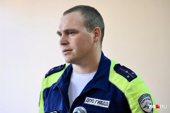 Кирилл Орехов раньше стоял на Худякова вместе с коллегами, теперь получил должность повыше | Источник: Михаил Шилкин 