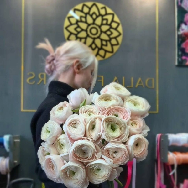 Ранункулюсы | Источник: Дарья Сычева, владелец салона цветов Dalia Flowers