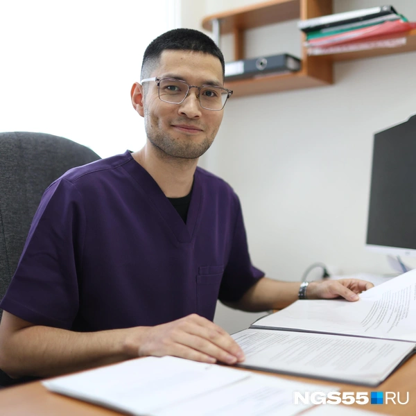 От бумажной работы не убежать ни одному врачу  | Источник: Евгений Софийчук / NGS55.RU