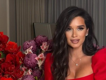 Бородина привела в свою виллу, Краймбрери хвалится плоским животом, Гагарина позирует в бикини: звезды на Мальдивах