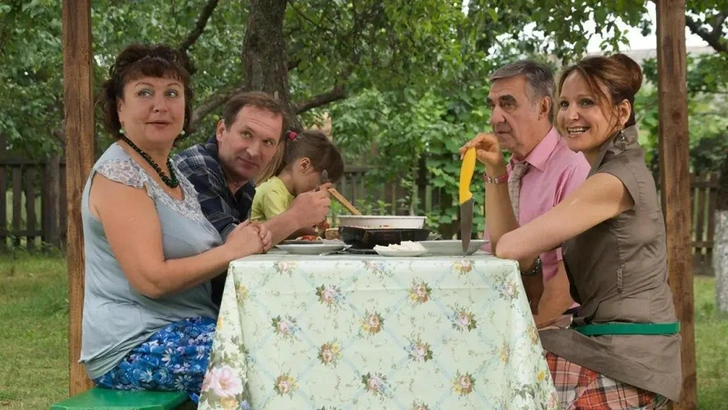 Как перестать стыдиться своих родителей — 4 совета от психиатра | Источник: Кадр из сериала «Сваты»