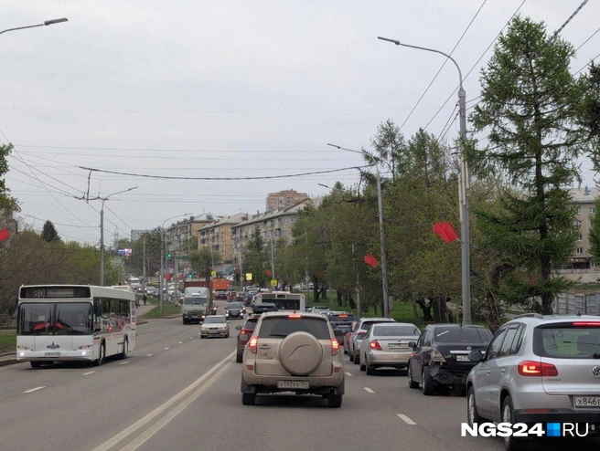 Дороги в Красноярске горят красным | Источник: Мария Ленц / NGS24.RU