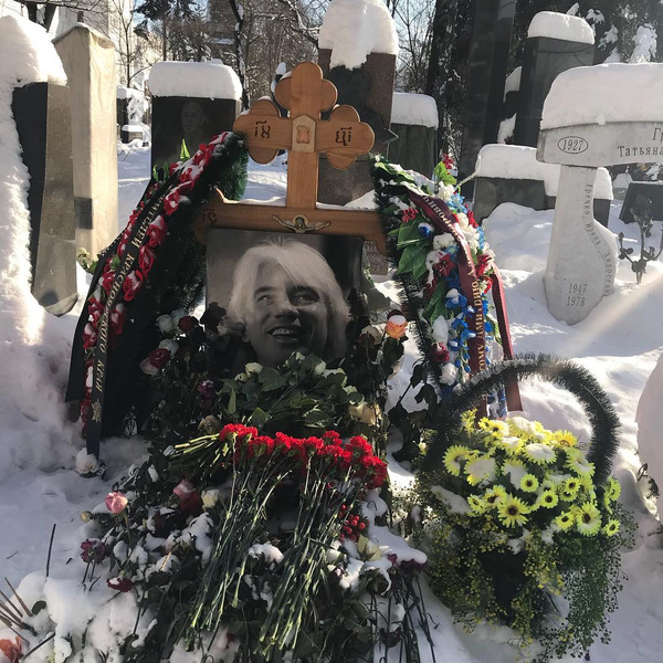 Вдова Хворостовского призналась ему в любви на кладбище