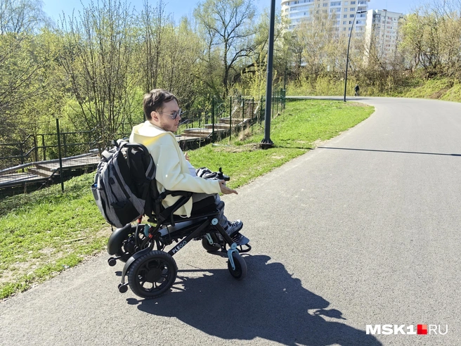 Велотрек «Крылатских холмов» долгие годы не был закрыт для жителей и людей с ограничениями передвижения | Источник: Дмитрий Бондарев / MSK1.RU