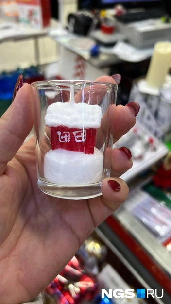 Хорошо в магазине раскупают подсвечники-рюмочки | Источник: Настасья Медведева / NGS.RU