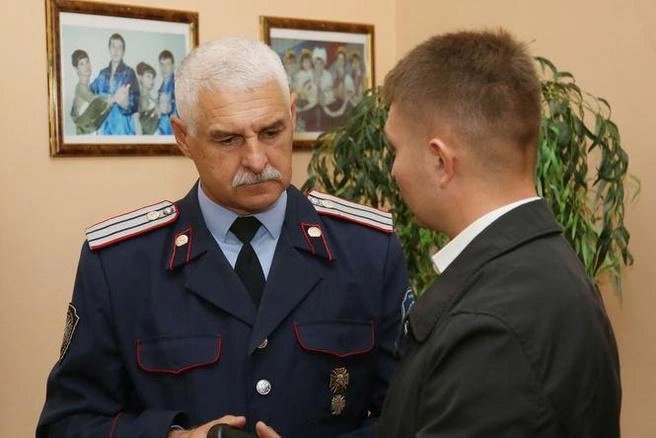 На сайте Шахтинской администрации говорится, что казачий полковник Бобыльченко «зарекомендовал себя исключительно с положительной стороны» в деле возрождения казачества | Источник: baklanov-korpus.ru
