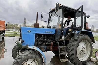 Управление трактором — не мужское дело: история Юлии Ведениной