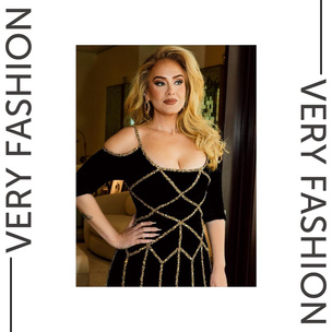 Черное платье с золотыми деталями — идея модного и элегантного образа на Новый год 2024 от Адель