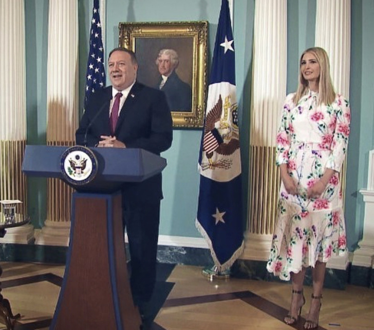Розовые пионы, белые лилии и еще 5 цветочных платьев Иванки Трамп