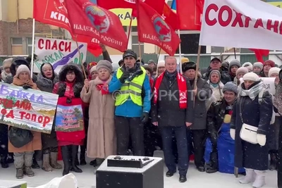 В Иркутске прошел митинг против закона о вырубке на Байкале