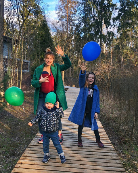 42-летняя Подкаминская пожаловалась на тяготы воспитания троих детей