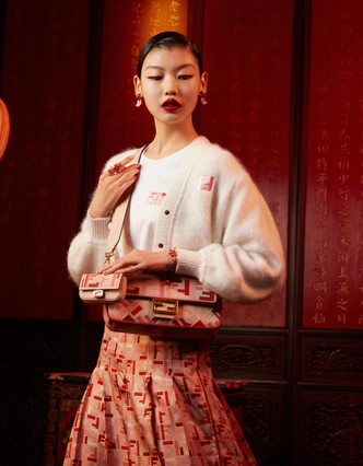 Драматический красный: бренд Fendi выпустил коллекцию к китайскому Новому году