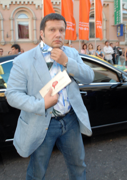 Гость шоу Владимира Соловьева упал в обморок в прямом эфире