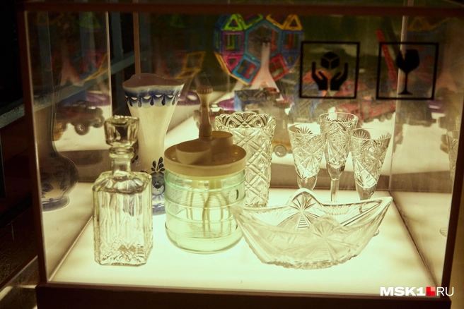 Если такие вещи не стояли у вас в серванте, шансы на победу в нашем тесте стремительно снижаются | Источник: Дмитрий Толстошеев / MSK1.RU