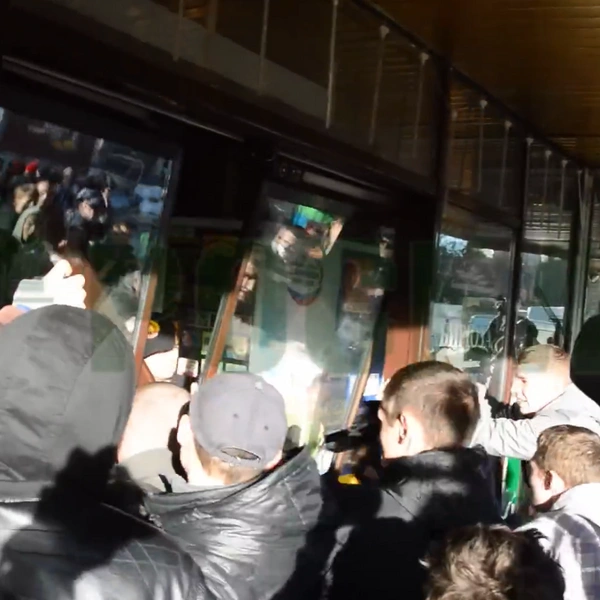 В ходе беспорядков разгромили ТЦ&nbsp;«Бирюза» (на фото) и овощебазу | Источник: RosbaltMoscow / Youtube.com