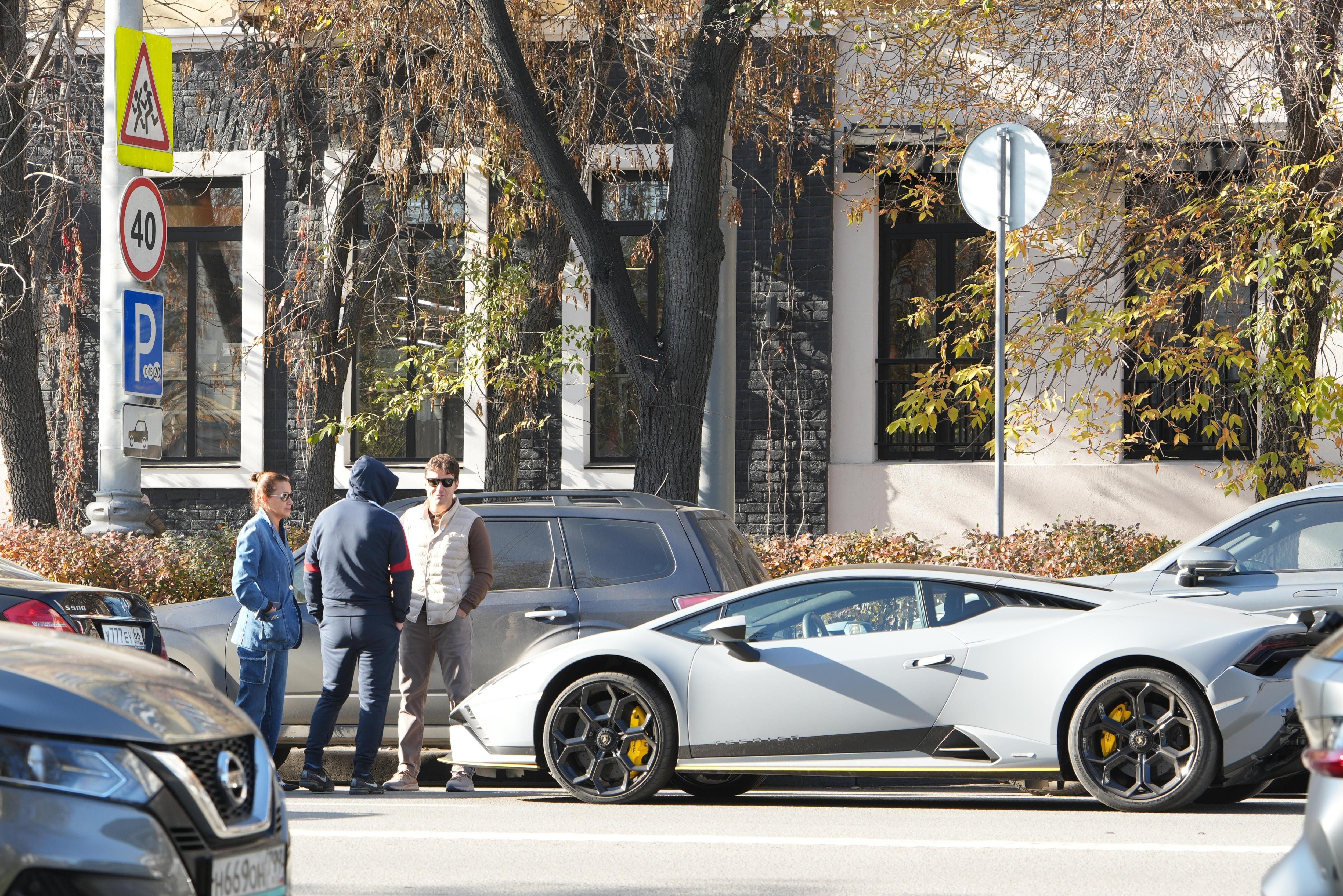        Lamborghini  Mercedes.   ,    