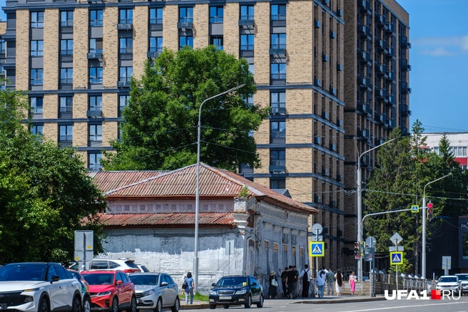А вот и первый контраст&nbsp;— это улица Пушкина | Источник: Булат Салихов / UFA1.RU