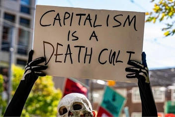 Зумеры отменяют капитализм: как поколение Z восстает против нынешней экономической системы