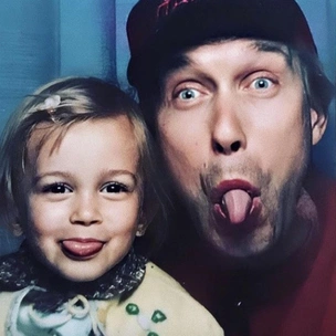 «Папа сказал, что я смелая»: как отцовская вера формирует карьерные амбиции женщин