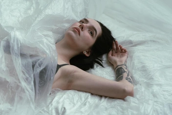 Эмоциональная депривация: к чему приводит запрет на чувства