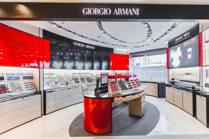 Digital-примерочная, волшебное зеркало и другие новшества бьюти-корнера Giorgio Armani