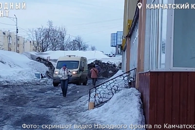 В Петропавловске жильцы аварийного дома за свой счет почистили проезд