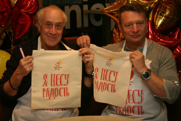 Сергей Мигицко и Александр Строев на благотворительной акции