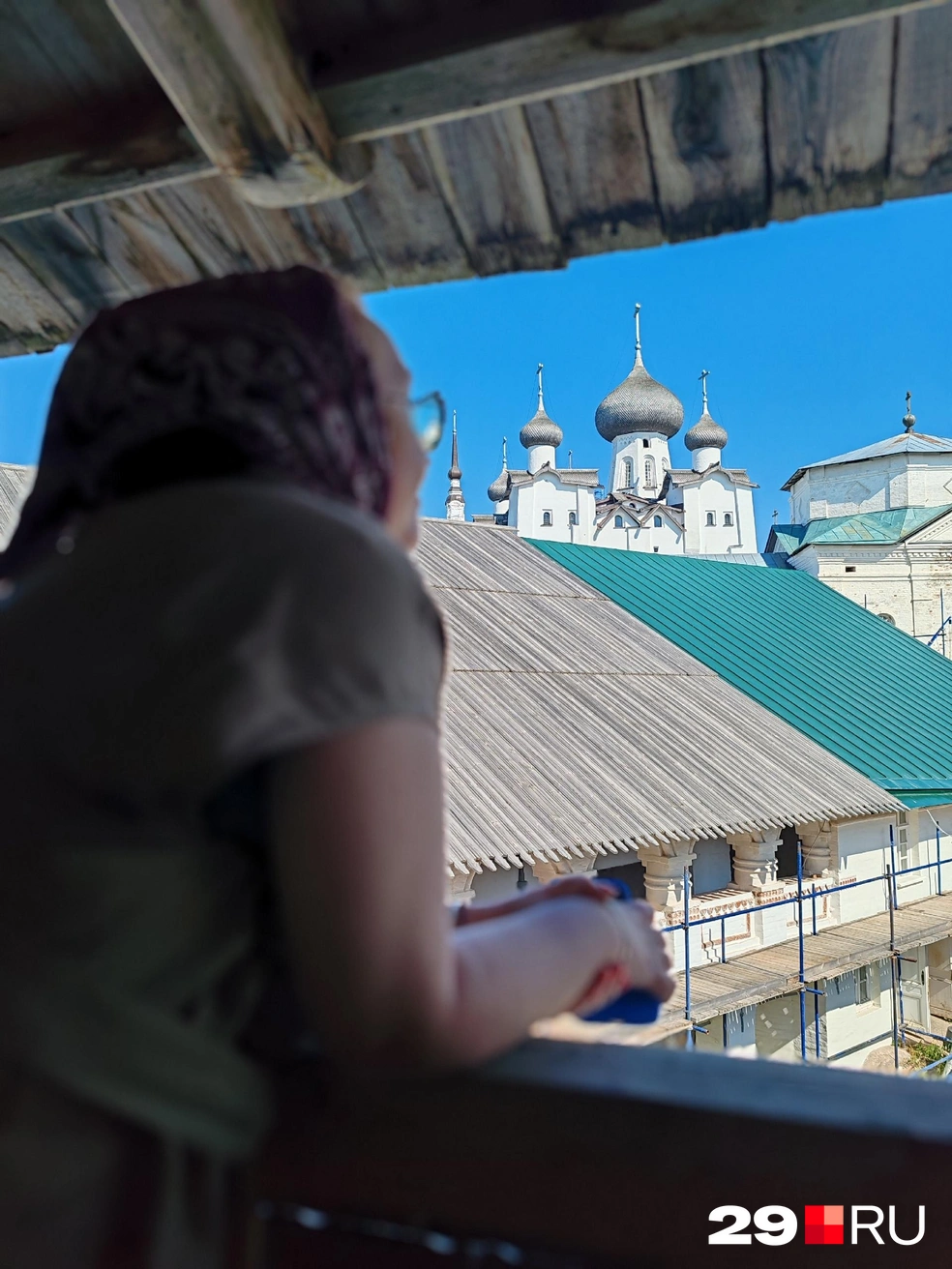 Изнутри открывается вид на храмы | Источник: Елена Ионайтис / 29.RU